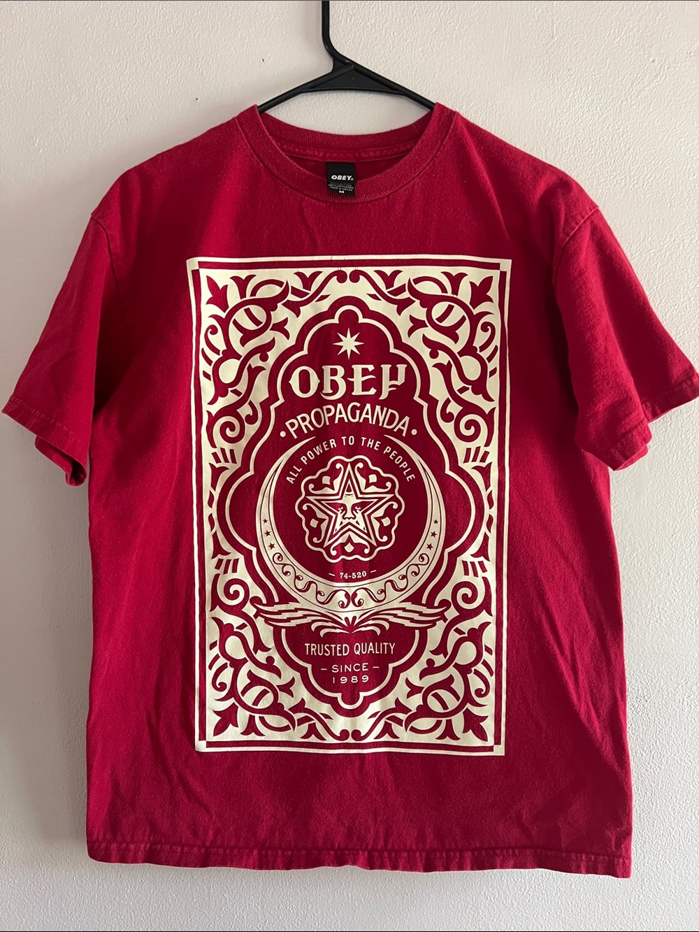 VINTAGE OBEY Mens size medium